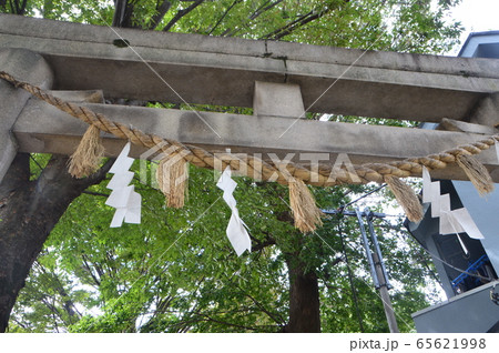 住宅街の鳥居(中目黒八幡神社/東京都目黒区中目黒3-10-5) 住宅街の鳥居(中目黒八幡神社/東京都目黒区中目黒3-10-5) 65621998