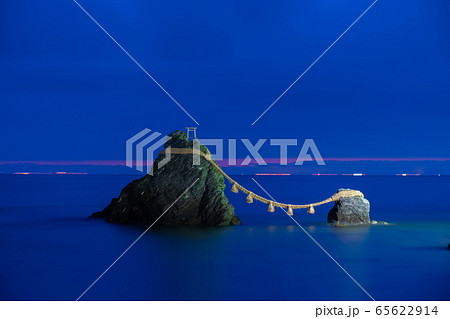 三重県 夜明け前の二見ヶ浦 夫婦岩 三重県 夜明け前の二見ヶ浦 夫婦岩 65622914