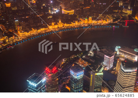 《上海》上海中心街の夜景・中国経済の中心 《上海》上海中心街の夜景・中国経済の中心 65624885