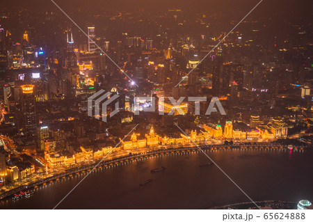 《上海》上海中心街の夜景・中国経済の中心 《上海》上海中心街の夜景・中国経済の中心 65624888