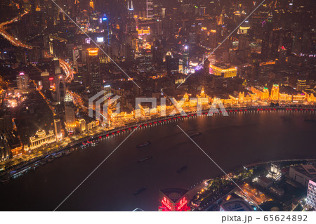 《上海》上海中心街の夜景・中国経済の中心 65624892