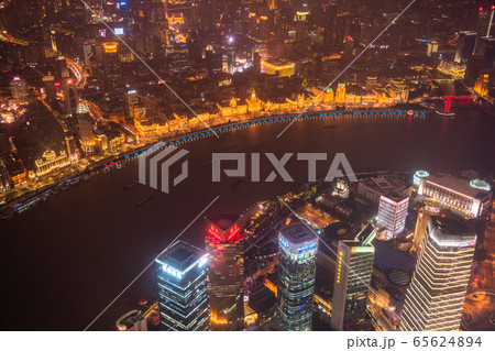 《上海》上海中心街の夜景・中国経済の中心 65624894