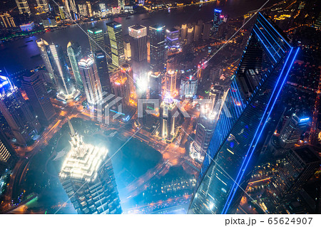 《上海》上海中心街の夜景・中国経済の中心 65624907