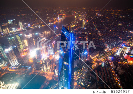《上海》上海中心街の夜景・中国経済の中心 《上海》上海中心街の夜景・中国経済の中心 65624917