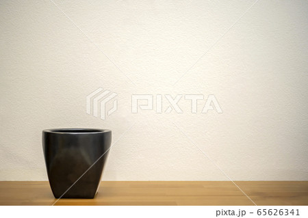 Black glass with a concrete background Black glass with a concrete background 65626341