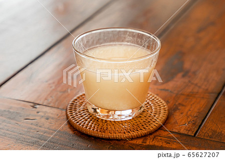 甘酒　sweet alcoholic drink made from sake  65627207