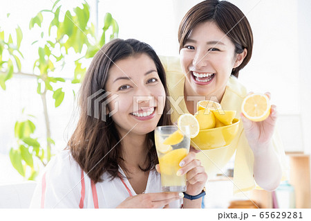 女子会 レモンサワー 女子会 レモンサワー 65629281