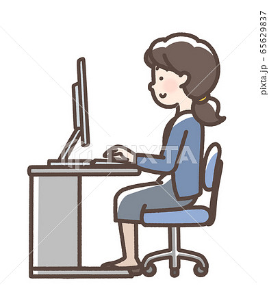 猫背　パソコン　女性 65629837