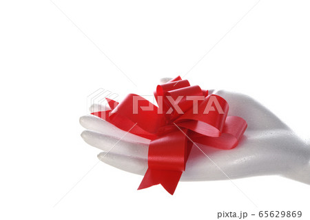 手の平にリボン 65629869