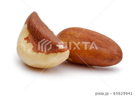 Brazil nuts isolated on white 65629941