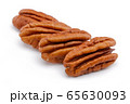 Pecan nut isolated on white 65630093