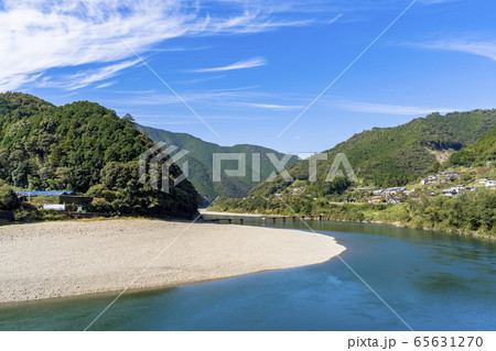 秋の四万十川の清流 秋の四万十川の清流 65631270