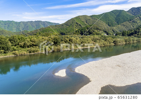 秋の四万十川の清流 秋の四万十川の清流 65631280