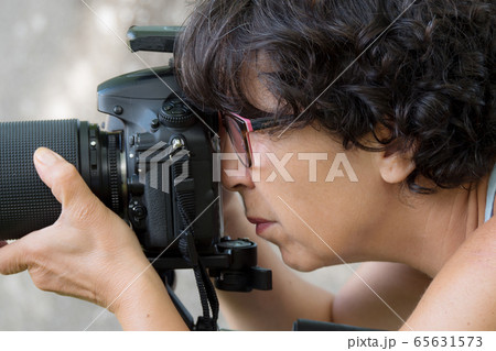 woman is a professional photographer with slr woman is a professional photographer with slr 65631573