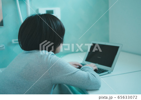 お風呂場 テレワーク の写真素材