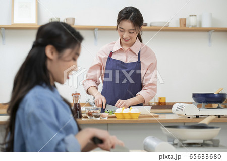 女性 女 女の子 65633680