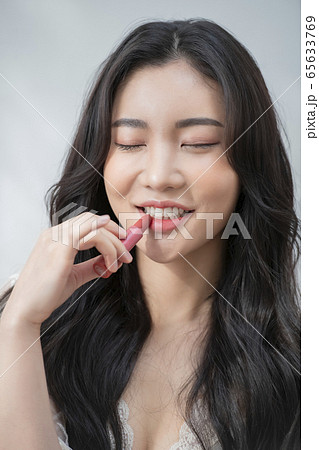ビューティー 女性 女 65633769