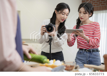 女性 女 女の子 65633773