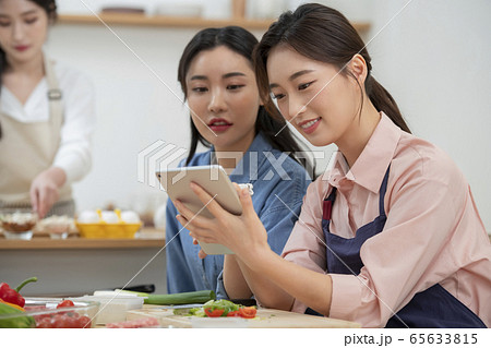 女性 女 女の子 65633815