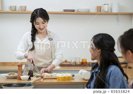 女性 女 女の子 65633824