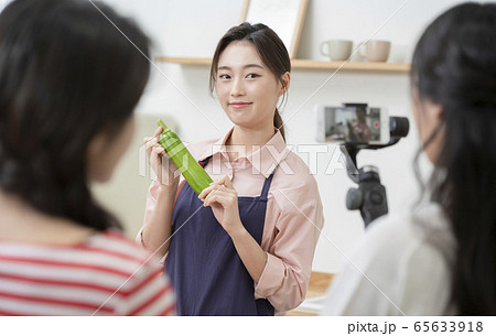 女性 女 女の子 65633918