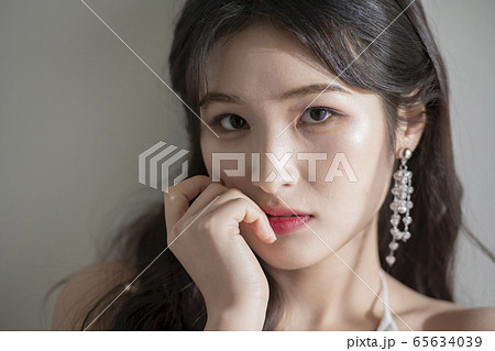 ポートレート 女性 女 65634039