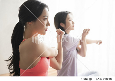 女性 女 女の子 65634046