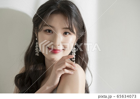 ビューティー 女性 女 65634073