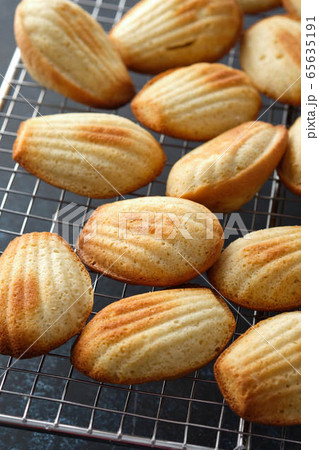 Traditional french madeleine cookies or cakes with in a vintage. Traditional french madeleine cookies or cakes with in a vintage. 65635191