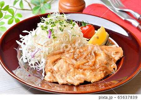 豚肉の生姜焼き、しょうが焼き、ショウガ焼き、焼肉、ポークソテー。 豚肉の生姜焼き、しょうが焼き、ショウガ焼き、焼肉、ポークソテー。 65637839