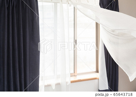風になびくカーテンの写真素材