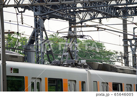 変電設備下のパンタグラフ。 65646005