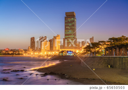 View of the waterfront near Zhanqiao Pier 65650503