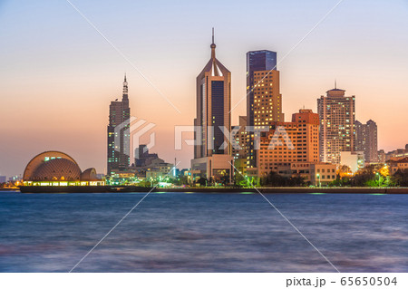 Evening view of waterfront city buildings Evening view of waterfront city buildings 65650504