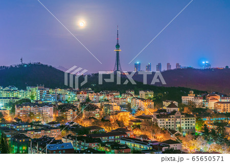 Night view of the Qingdao TV Tower 65650571