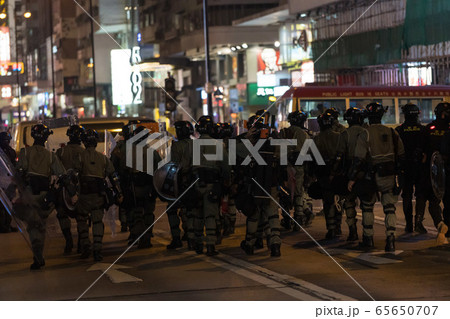 警官隊　香港デモ 65650707