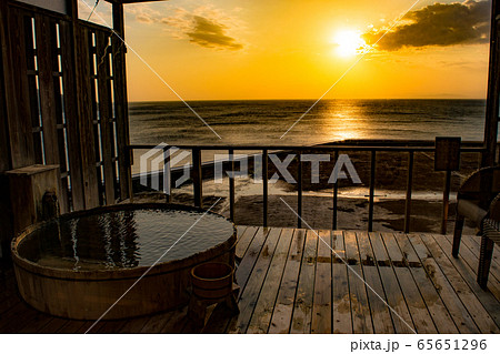 土肥温泉から見た穏やかな夕陽 土肥温泉から見た穏やかな夕陽 65651296