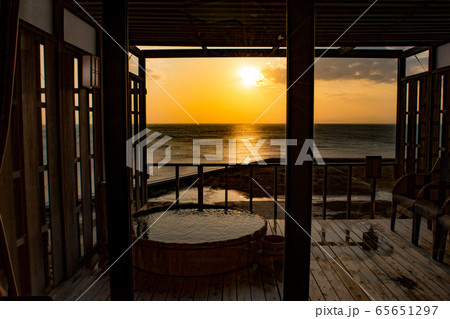土肥温泉から見た穏やかな夕陽 土肥温泉から見た穏やかな夕陽 65651297