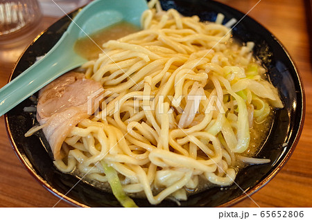 二郎系ラーメンの天地返し 65652806