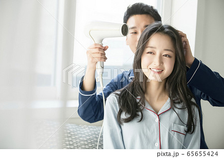 ライフスタイル 新婚 夫婦 65655424