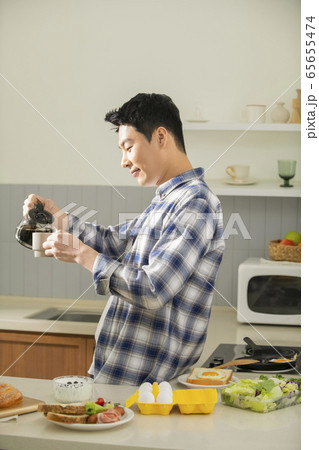 男 男性 男の子 65655474