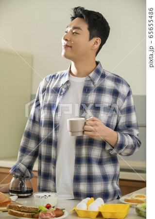 男 男性 男の子 65655486