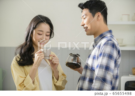 新婚 夫婦 カップル 65655498