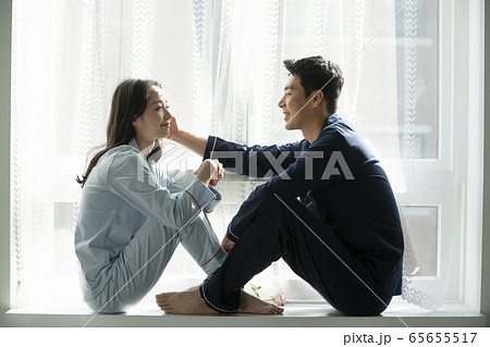 夫婦 カップル 笑顔 65655517