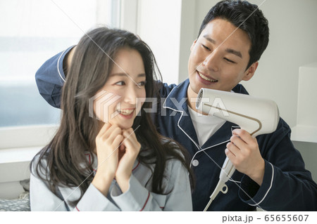 ライフスタイル 新婚 夫婦 65655607