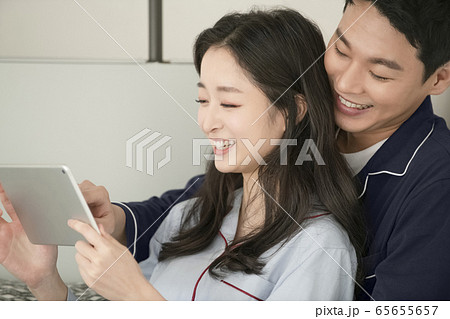 ライフスタイル 新婚 夫婦 65655657