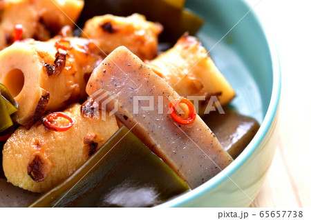竹輪とコンニャクの煮物 65657738