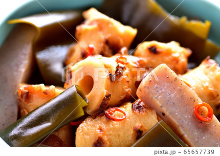 竹輪とコンニャクの煮物 65657739
