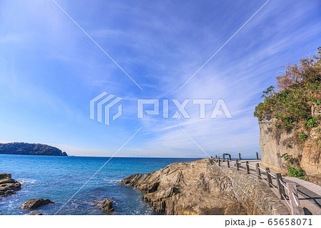 海 岩 空 南房総市富浦町の海岸 海 岩 空 南房総市富浦町の海岸 65658071