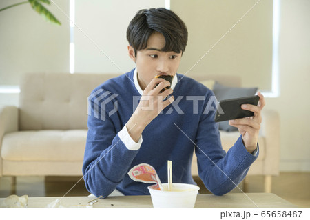 Single life concept, young cheerful Asian man's daily life 291 65658487